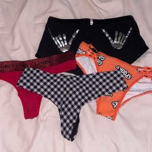 🔥4 for 15🔥 4 VS/PINK holiday panties
